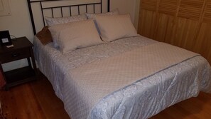 3 bedrooms, WiFi, bed sheets - The North Bank Cabin,100ft private McKenzie Riverfront, Grill, 20min to Falls (McKenzie Bridge)