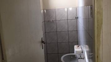 Chambre | Salle de bain | Sèche-cheveux, serviettes fournies