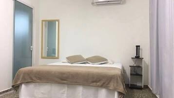 Quarto básico | Wi-Fi de cortesia, acesso para cadeiras de rodas