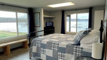 1 bedroom, desk, travel cot, free WiFi