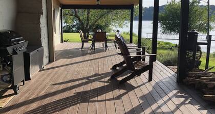 BobCat Cottage lake front home on Grand Lake, OK with dock