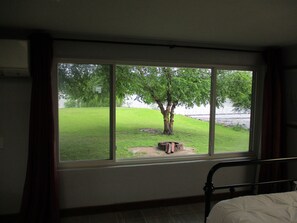 1 habitación, escritorio, wifi gratis y ropa de cama
