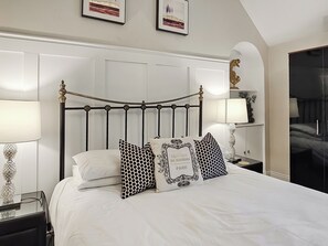 5 quartos, Wi-Fi de cortesia, roupa de cama