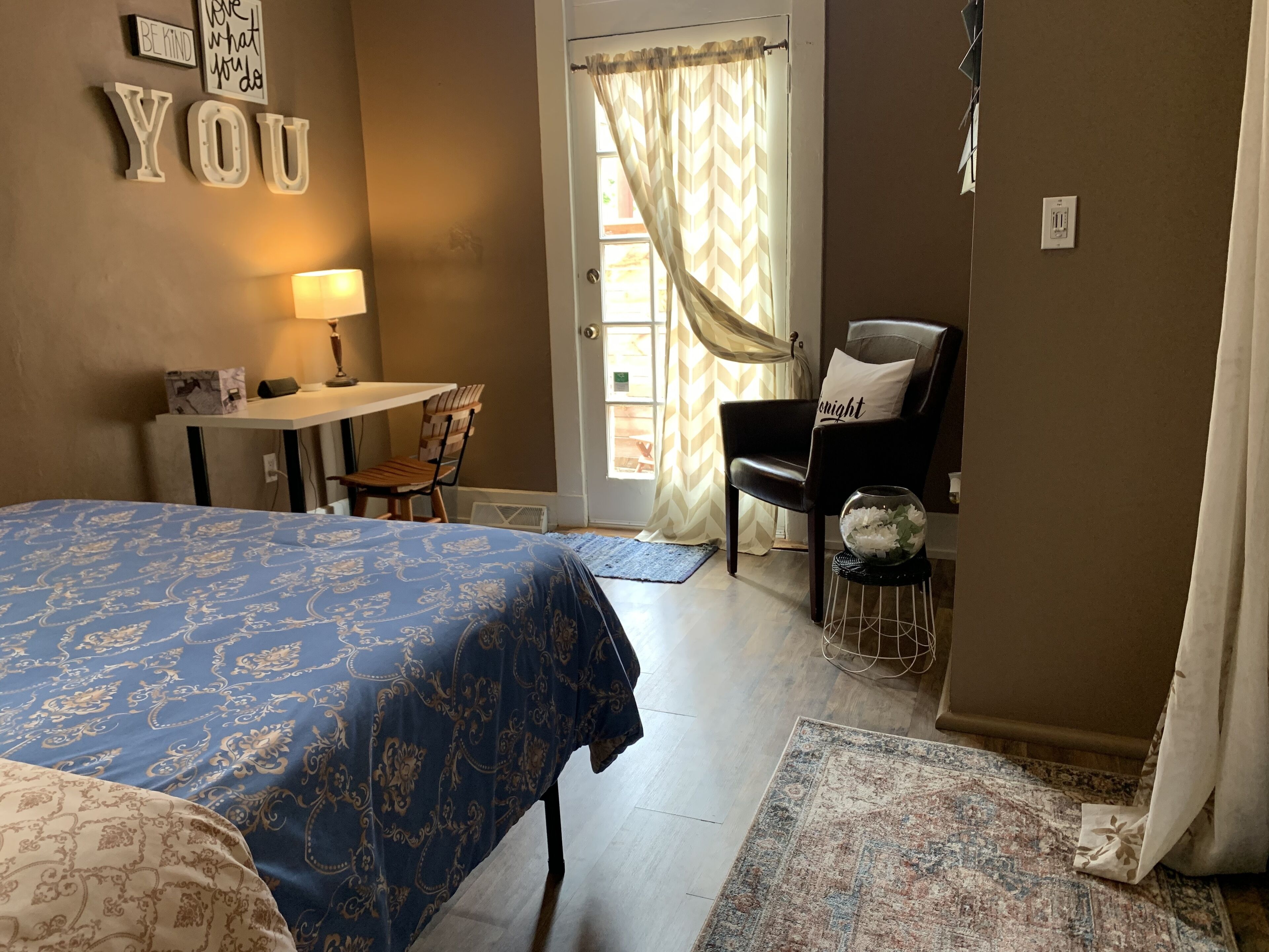 1 chambre, bureau, fer et planche à repasser, Wi-Fi gratuit