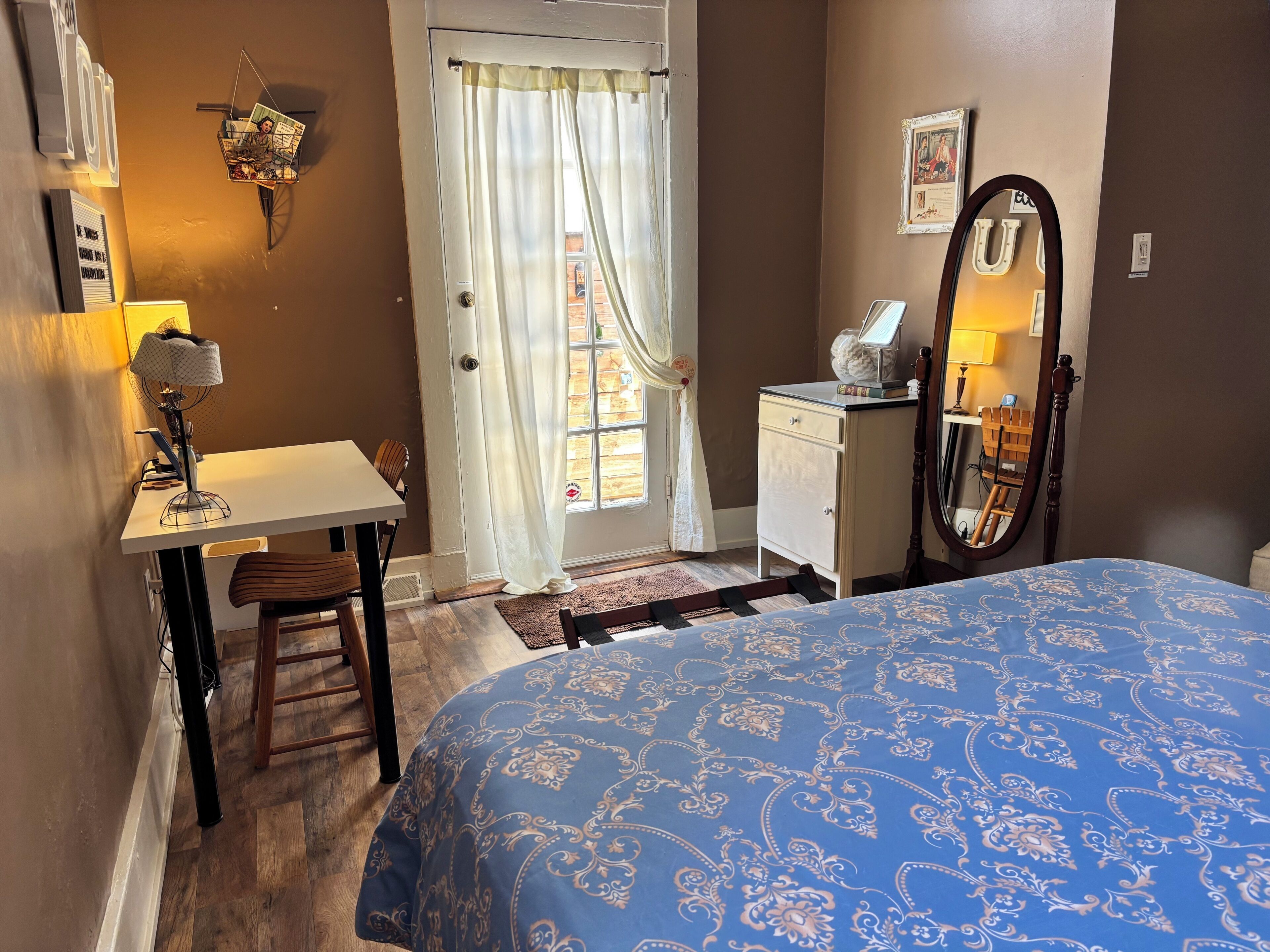 1 bedroom, desk, iron/ironing board, WiFi (free)