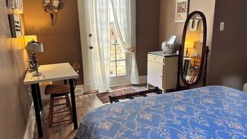 1 bedroom, desk, iron/ironing board, WiFi (free)
