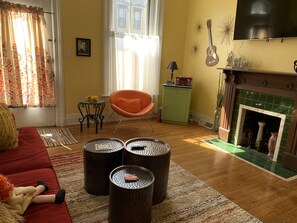 Een smart-tv, Netflix, boeken en slimme speakers
