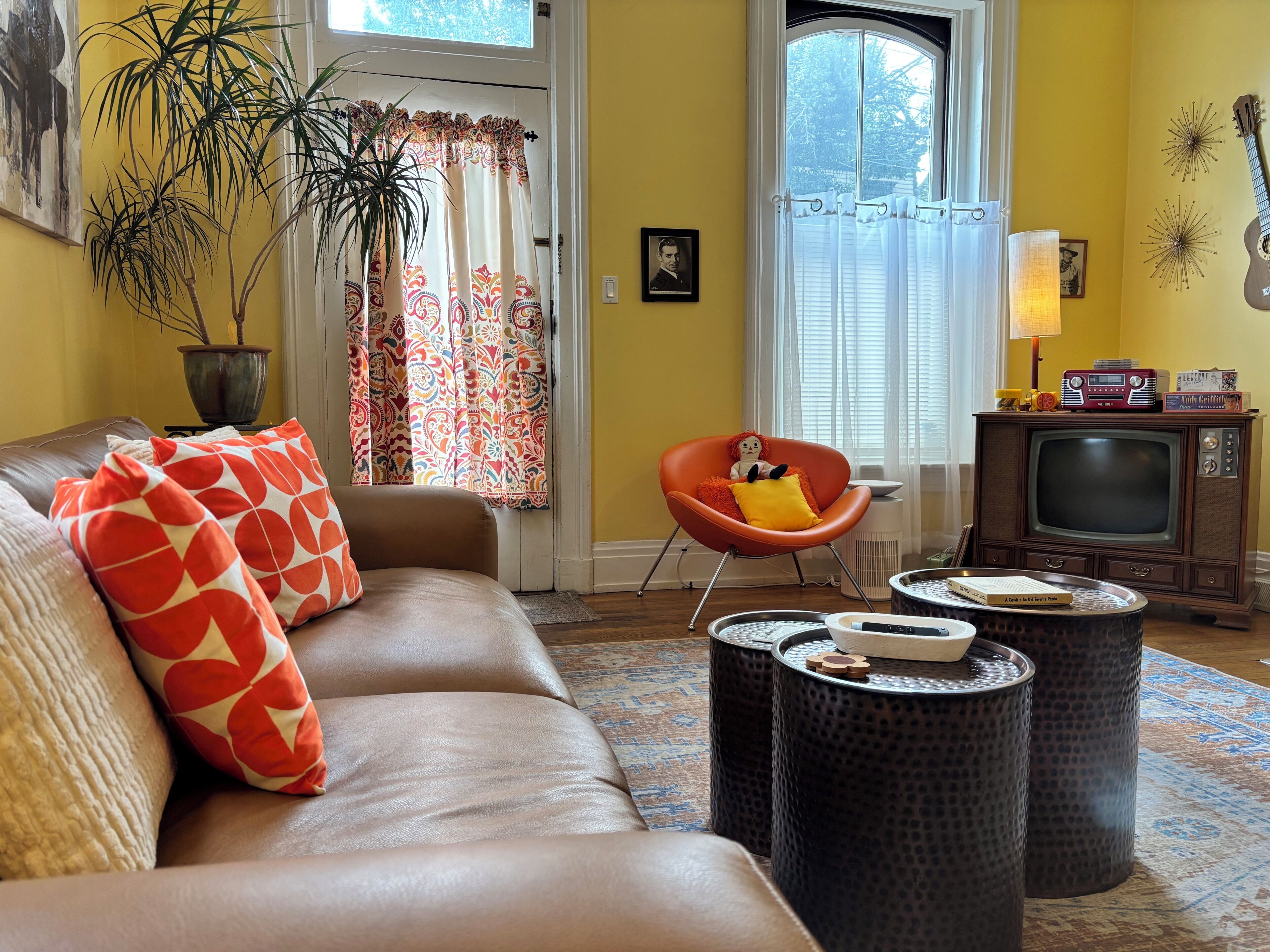 Smart TV, Netflix, books, smart speakers