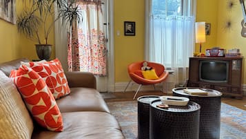 Smart TV, Netflix, books, smart speakers