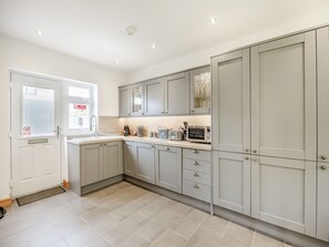 Dishwasher, high chair - 4 bedroom accommodation in Hogsthorpe, near Skegness (Hogsthorpe, near Skegness)