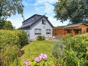 Exterior - 4 bedroom accommodation in Hogsthorpe, near Skegness (Hogsthorpe, near Skegness)