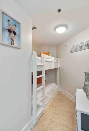 2 bedrooms, WiFi - Ground floor easy access! A127 (Fort Walton Beach)