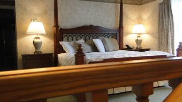 Luxury Suite | 1 bedroom, hypo-allergenic bedding, in-room safe, desk