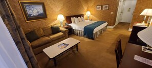 Quarto standard | Roupas de cama antialérgicas, cofres nos quartos, escrivaninha