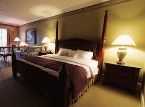 Deluxe Room | Hypo-allergenic bedding, in-room safe, desk, blackout drapes - Phoenix Inn Resort (North Creek)