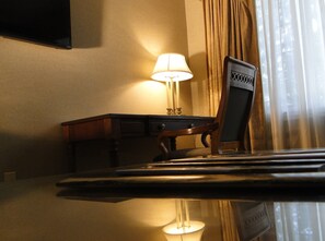 Luxury Suite | Living area | 40-inch flat-screen TV with cable channels, TV - Phoenix Inn Resort (North Creek)