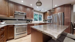 Ferienhaus, 3 Schlafzimmer, Küche | Eigene Küche | Großer Kühlschrank, Mikrowelle, Ofen, Herdplatte