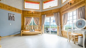 Maisonnette (203) | Woonruimte | Een lcd-televisie