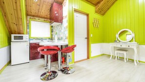 Room (201) | In-room dining - Magic Castle Pet Pension (Gyeongju)