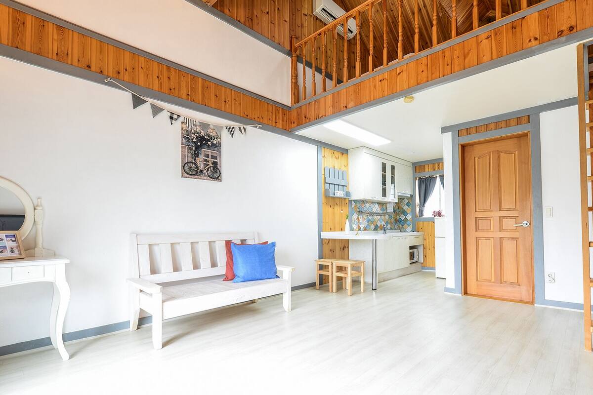 Duplex (202) | Living area | LCD TV