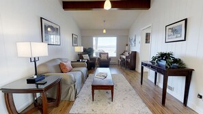 Ferienhaus, 3 Schlafzimmer, 2 Bäder | Wohnbereich | Flachbildfernseher, Kamin