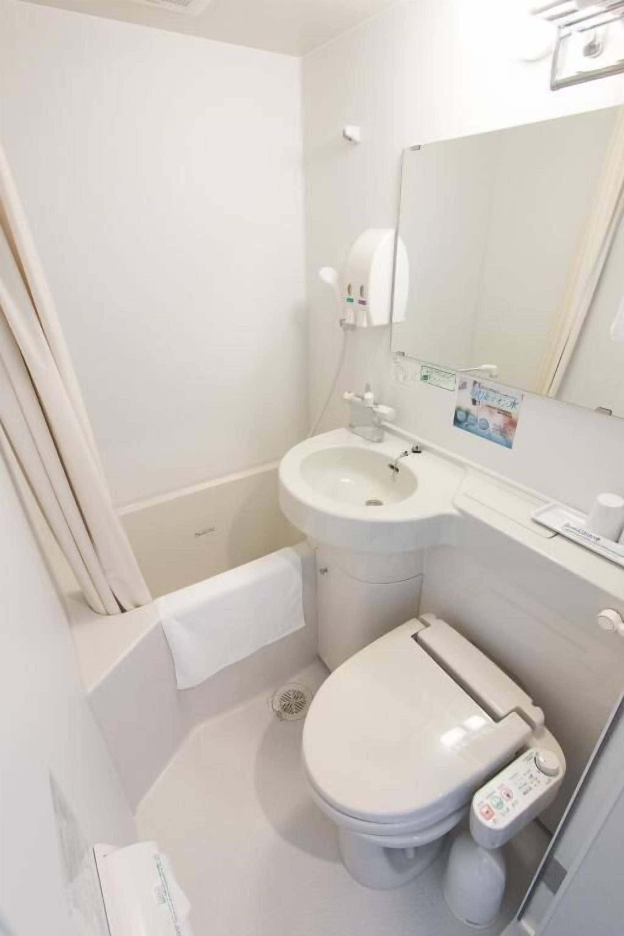 combined shower/bathtub, free toiletries, hair dryer, slippers