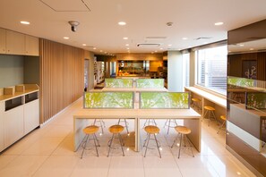 包含每日自助早餐