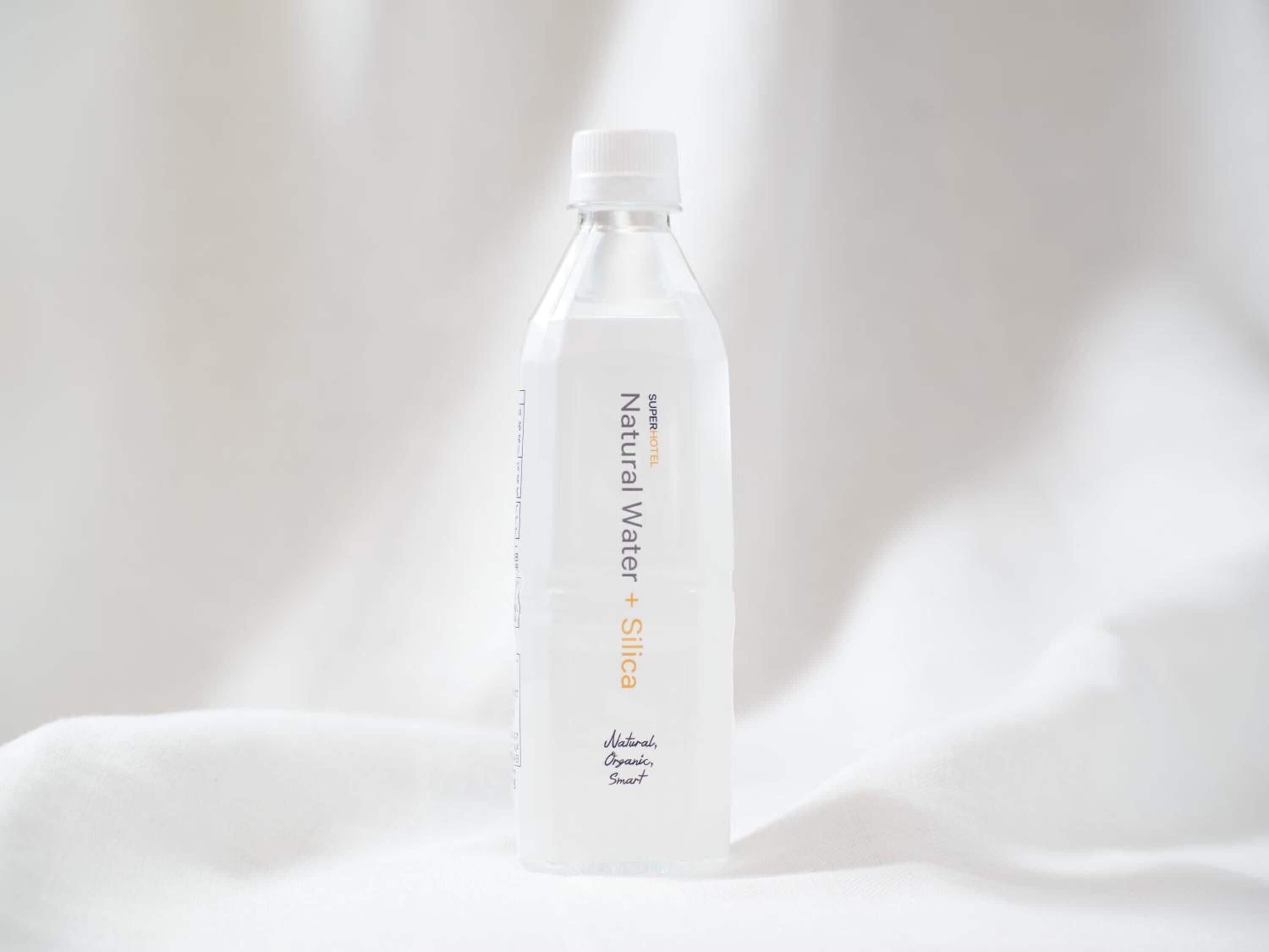 combined shower/bathtub, free toiletries, hair dryer, slippers