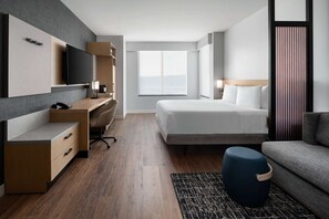 Hypo-allergenic bedding, in-room safe, desk, laptop workspace - Hyatt Place Atlanta / Perimeter Center (Atlanta)