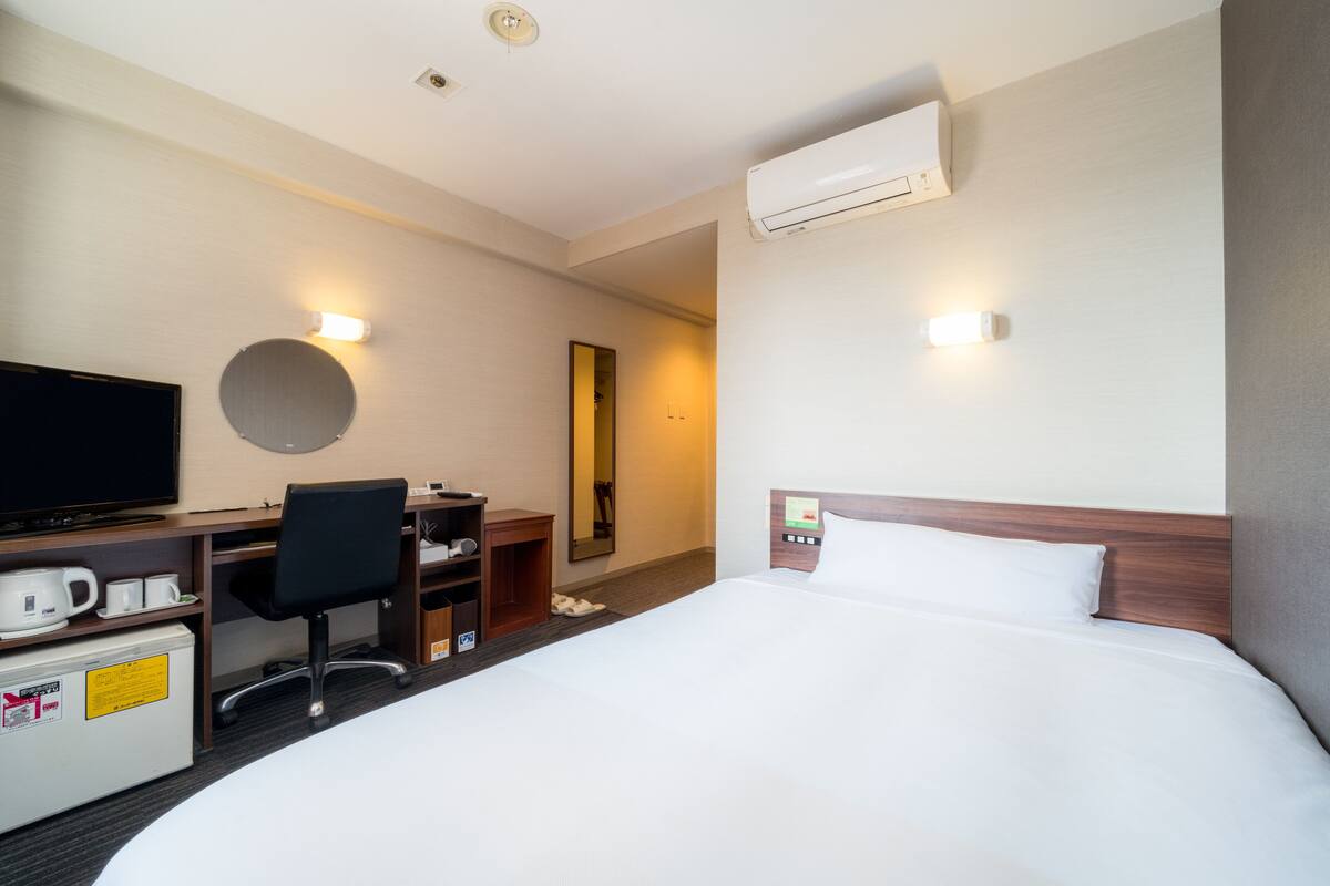 double room, smoking | desk, blackout curtains, iron/ironing board, free wifi