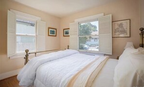 2 habitaciones, escritorio, tabla de planchar con plancha y wifi 