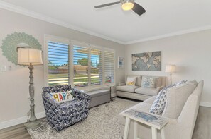 Smart TV - Venice Gardens Getaway, A Guest Favorite (Venice)