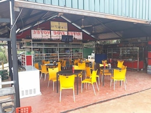 Restaurant - RIVER SIDE HOTEL NARAMMALA (Narammala)