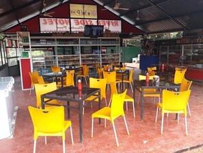 Restaurant - RIVER SIDE HOTEL NARAMMALA (Narammala)