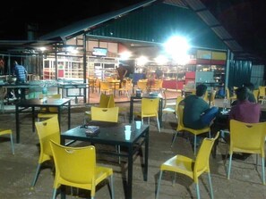 Restaurant - RIVER SIDE HOTEL NARAMMALA (Narammala)
