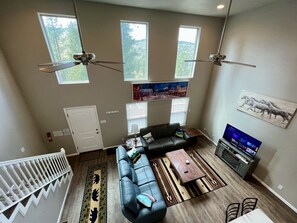 Smart TV, fireplace, DVD player, video library - National Forest views from the hot tub! (Ruidoso)