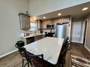 Fridge, microwave, oven, stovetop - National Forest views from the hot tub! (Ruidoso)