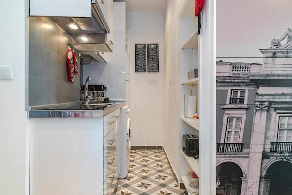 Fridge, microwave, coffee/tea maker, toaster - Cantaria - Checkinhome (Lisboa)