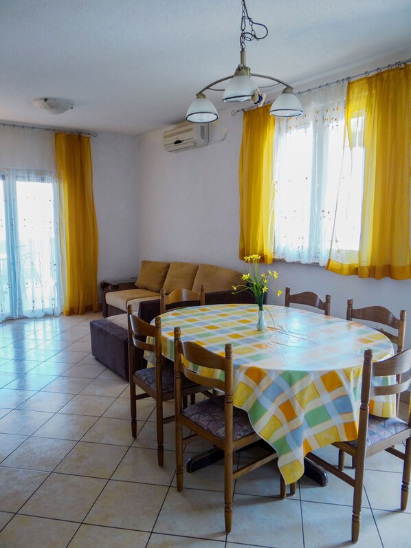 Apartment, 2 Schlafzimmer, Raucher, Terrasse | Esszimmer