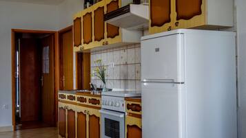 Apartment, 2 Bedrooms, Smoking, Patio | Interior