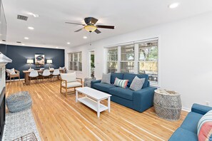 Flat-screen TV, fireplace, books