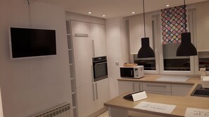 Microwave, coffee/tea maker, electric kettle, high chair - Apartment Sarita With the Balcony, Near the Main bus Station (Zagreb)