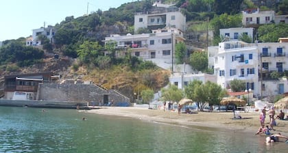 Alkistis Cozy By The Beach Apt in Ikaria Island, Therma Ground Floor