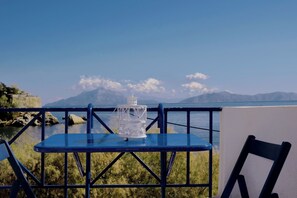 Appartement, 1 chambre, fumeur, balcon | Restauration en plein air