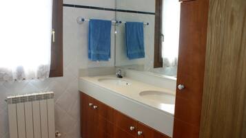 Chalet, 4 habitaciones, accesible para personas con discapacidad, balcón | Baño