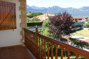 Terrace/patio - Nature Near Bilbao (Valle de Mena)