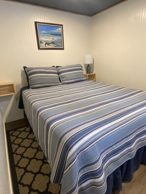 2 Schlafzimmer, Betten mit Memory-Foam-Matratzen, Bügeleisen/Bügelbrett