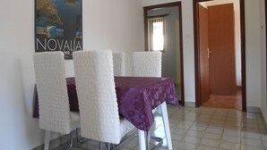 Departamento, 2 habitaciones, para fumadores, Terraza | Restaurantes