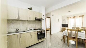 Apartment, 2 Bedrooms, Accessible, Smoking | Interior