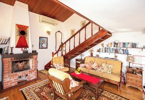 Villa, 4 Bedrooms, Smoking, Private Pool | Living area | TV, fireplace, books - Villa Masha is a Detached House, Very Finely Accommodating 6 to 7 Persons (Seget)